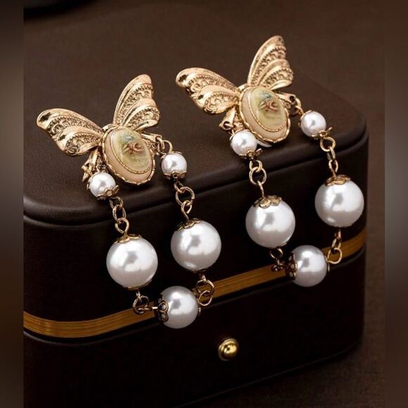 Elegant Butterfly and Pearl Drop Earrings - Picture 3 of 6
